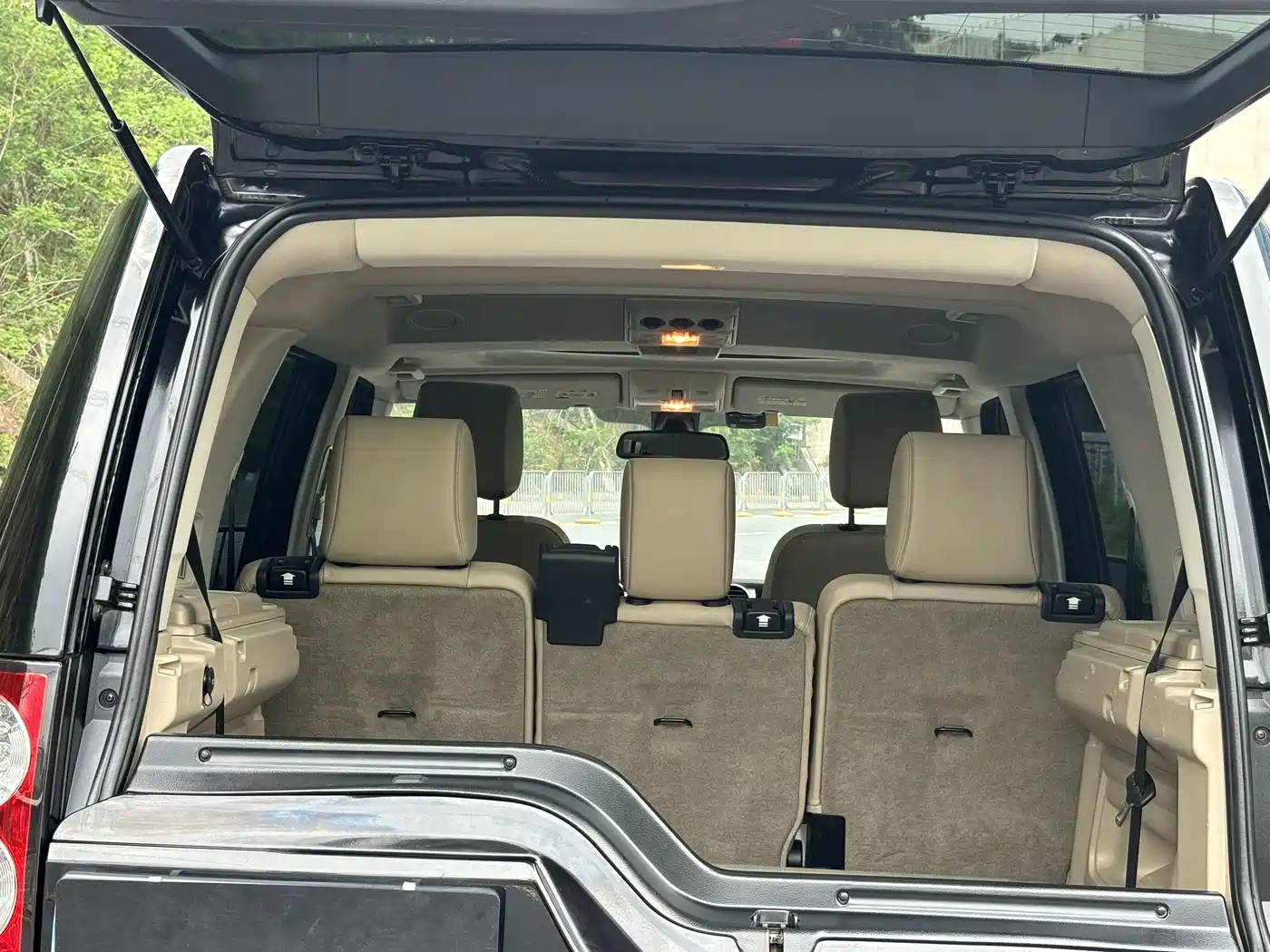 Land Rover Discovery 2013 3.0 SDV6 Black Premium Limited Edition фото 15