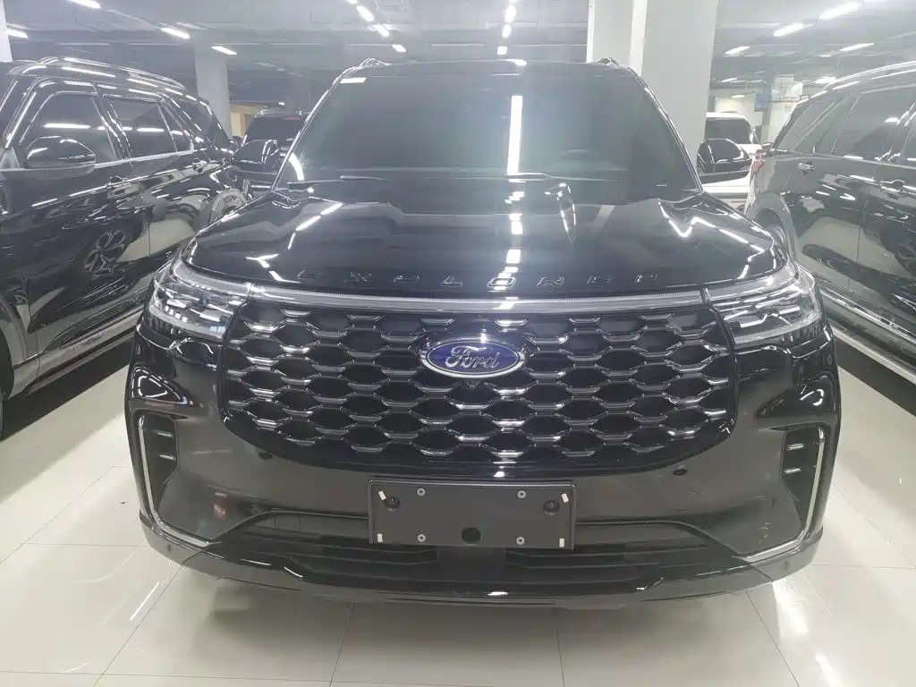 Photo 14 - Ford Explorer