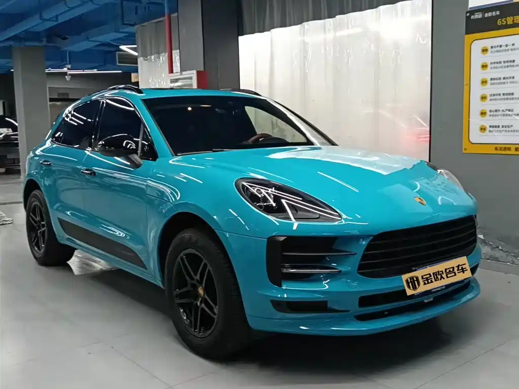 PORSCHE MACAN