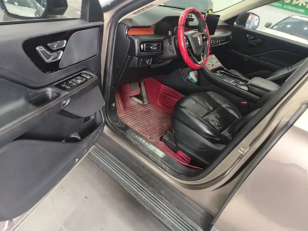 Фото 16 - Lincoln Aviator (Import)