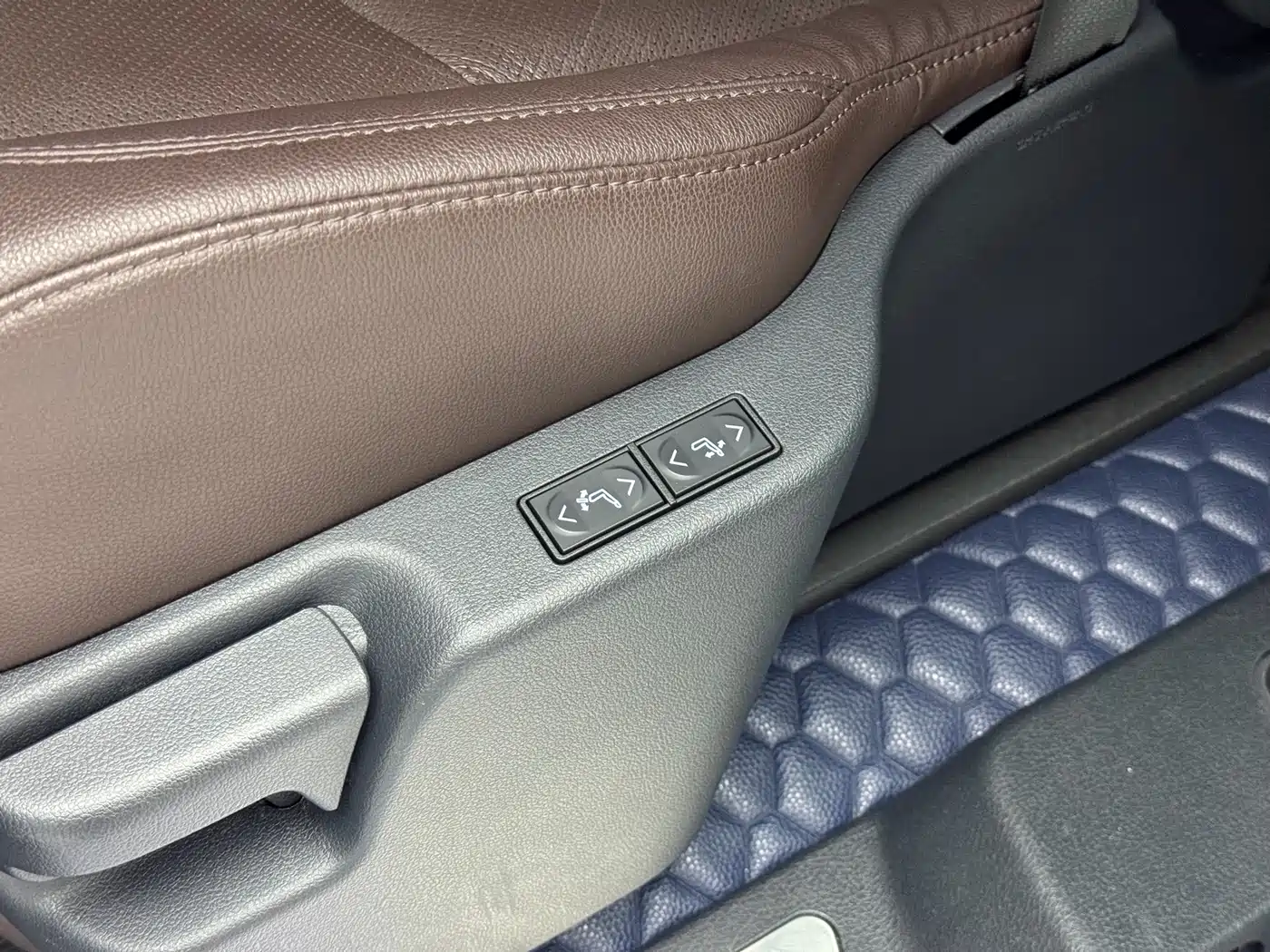 Toyota Sienna 2021 2.5L Hybrid Platinum Edition фото 14