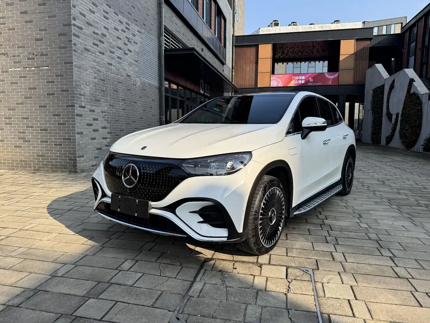 MERCEDES-BENZ EQE SUV