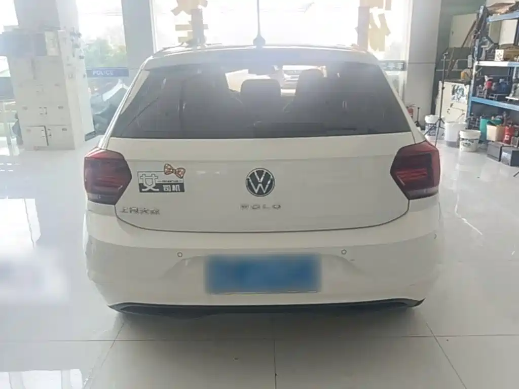 VOLKSWAGEN POLO