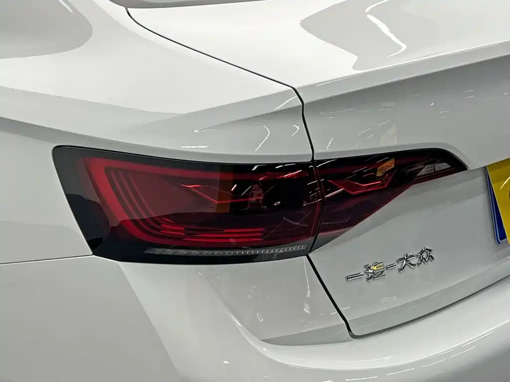 Photo 10 - Volkswagen Sagitar