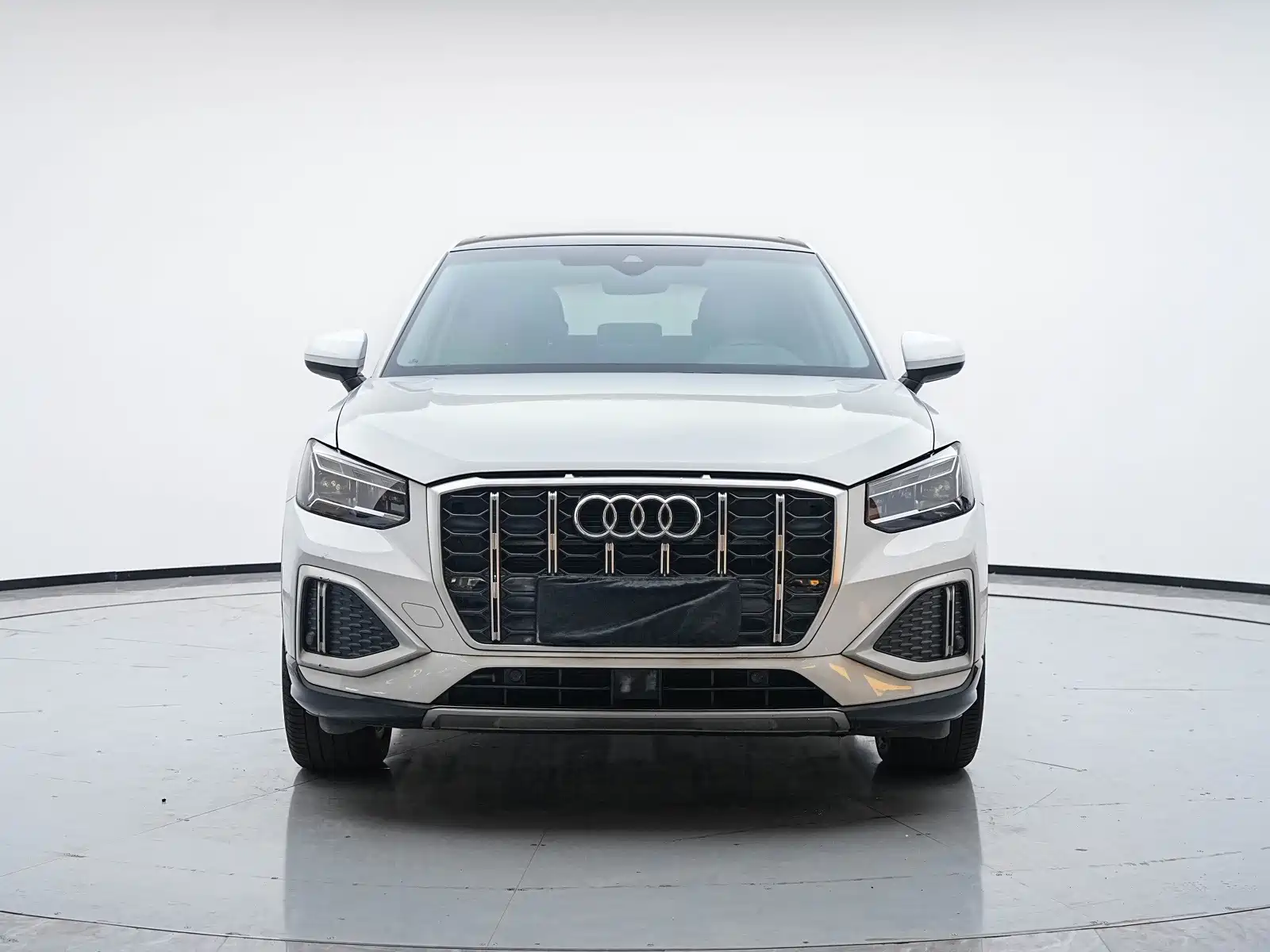 Photo 2 - Audi Q2L
