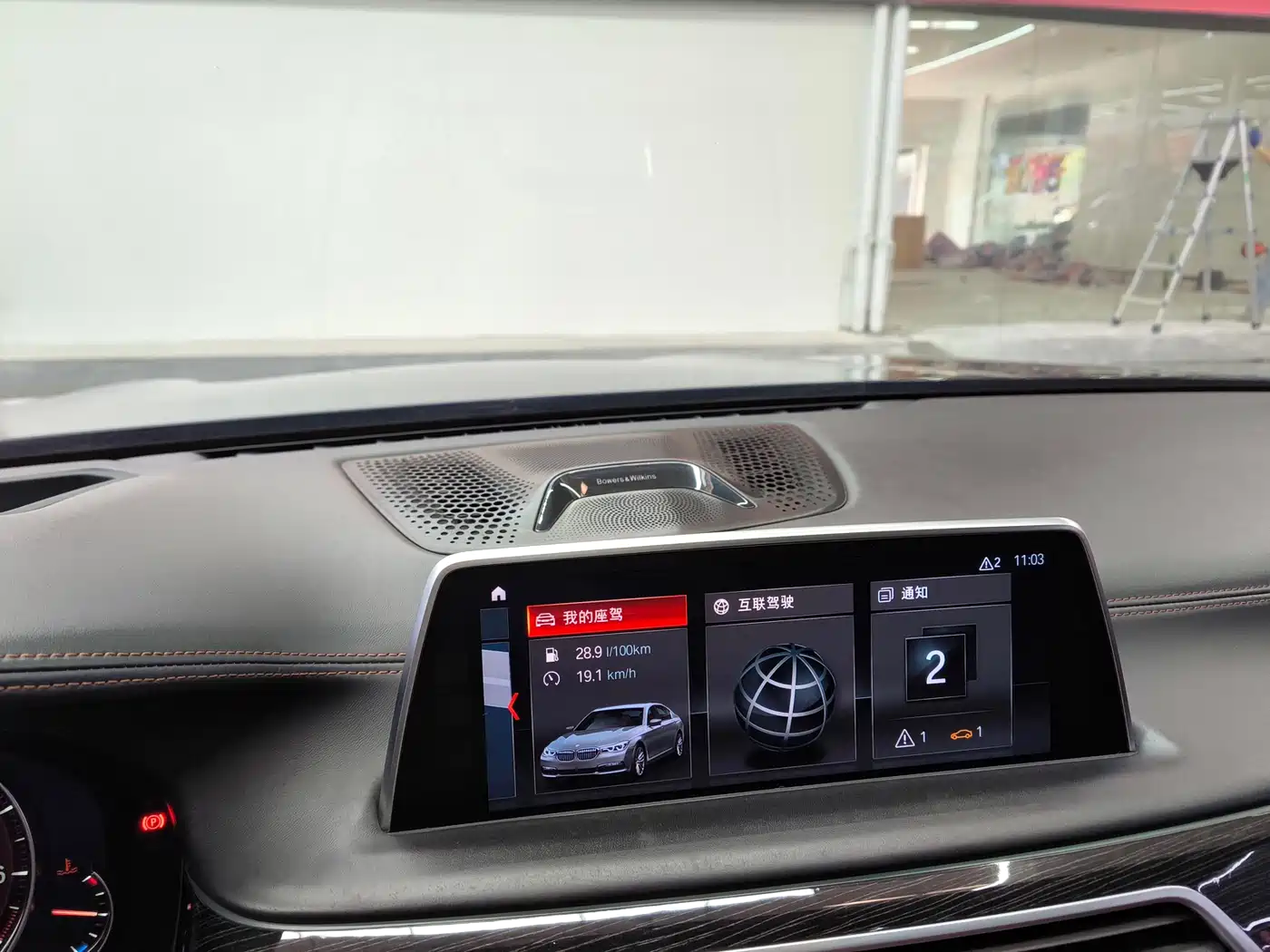 BMW 7 Series 2018 M760Li xDrive фото 9