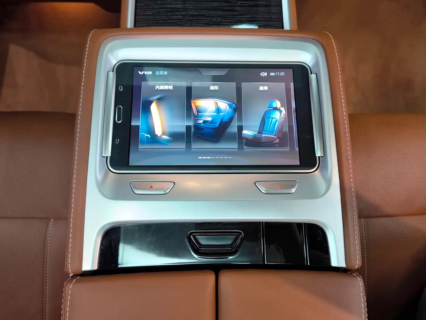 BMW 7 Series 2018 M760Li xDrive фото 31