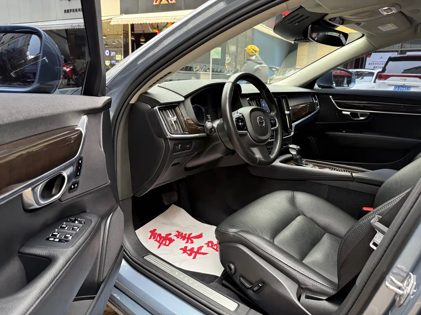 Фото 8 - Volvo S90