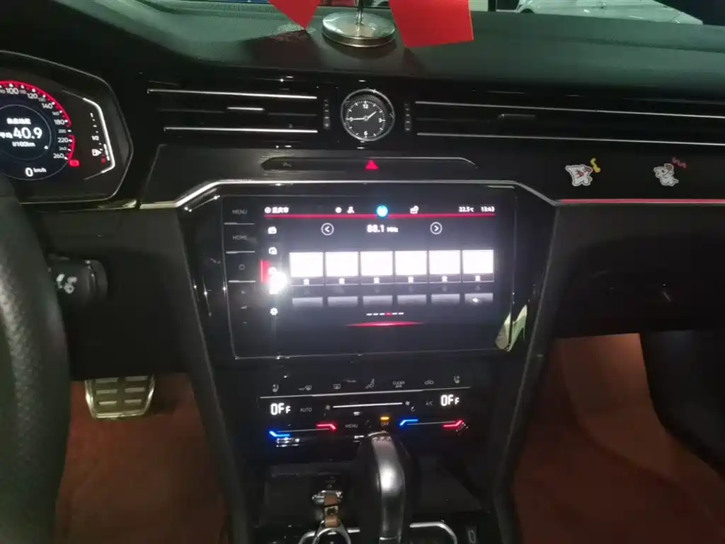 Volkswagen Magotan 2023 Model 2 Million Commemorative Edition 330TSI DSG Luxury фото 13