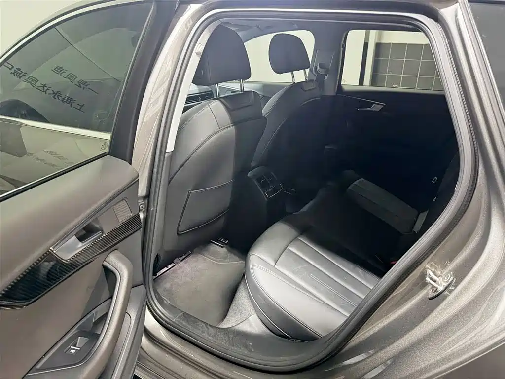 Фото 8 - Audi A4 (Import)