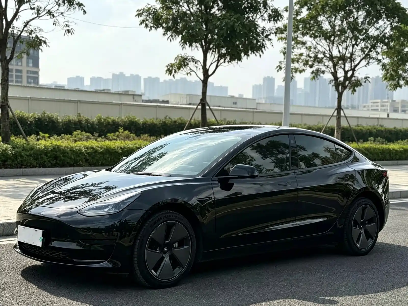 Фото 1 - Tesla Model 3