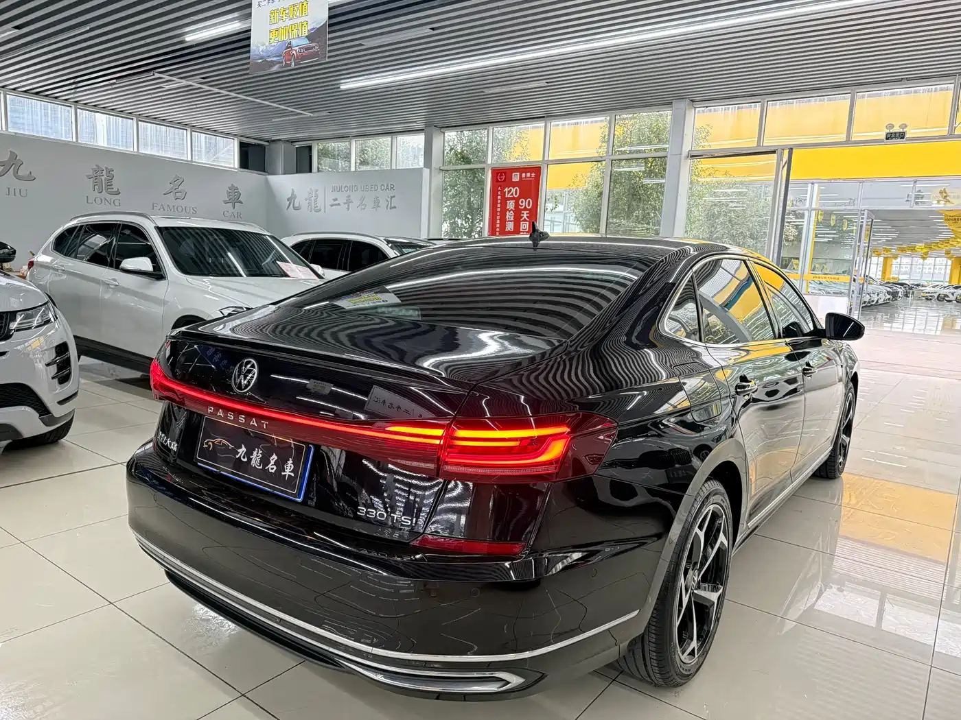 Volkswagen Passat 2023 330TSI Starlight Luxury Edition фото 6