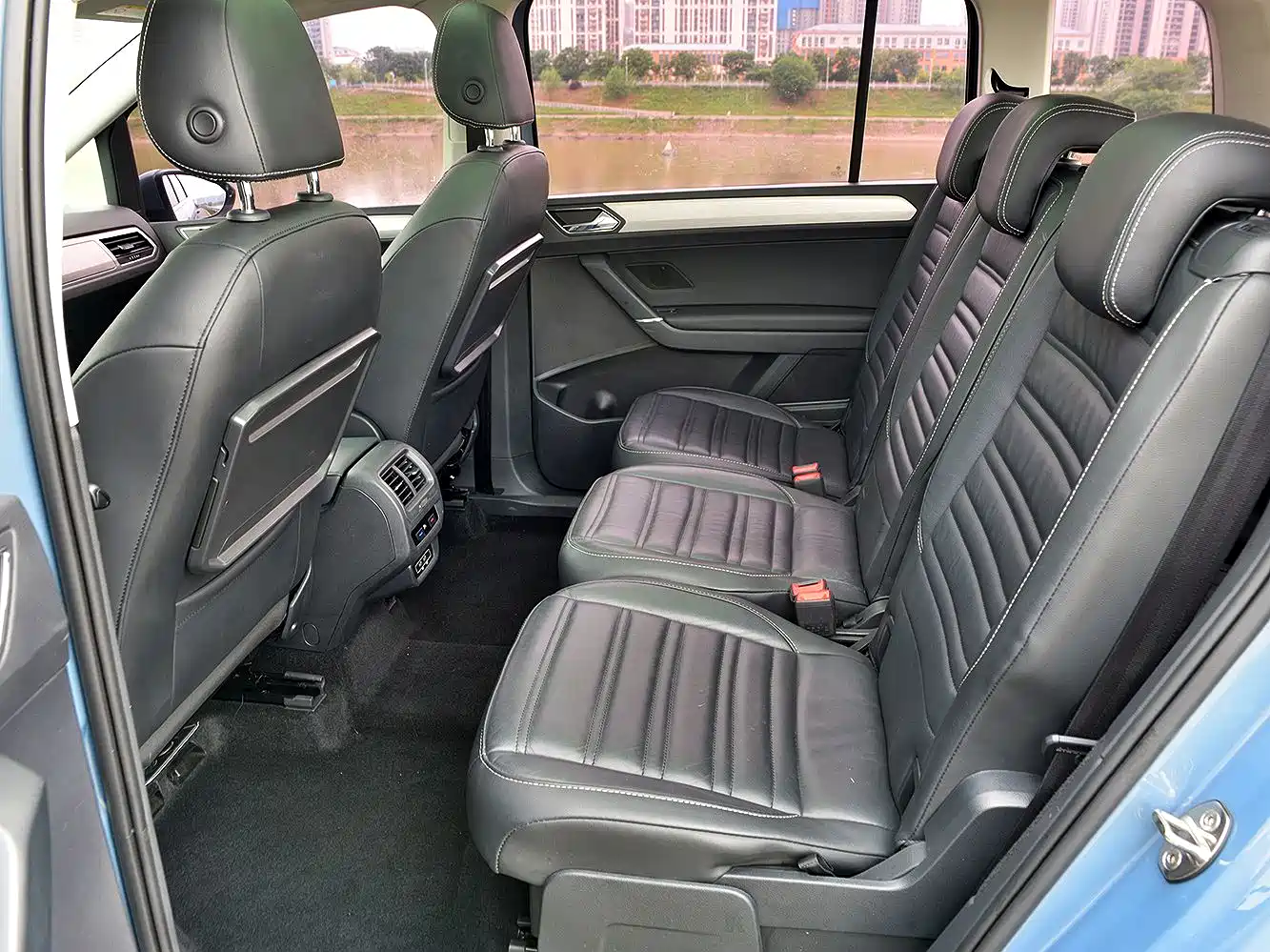 Volkswagen Touran 2018 Touran L 280TSI DSG Cross Edition 7-seater China VI фото 13