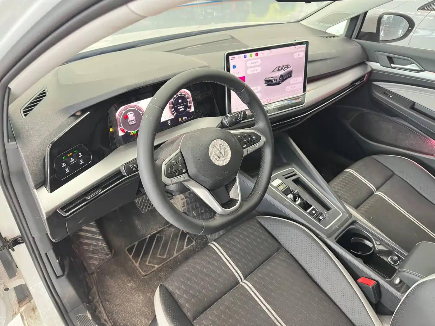 Volkswagen Golf 2025 2025 Facelift 300TSI Pro