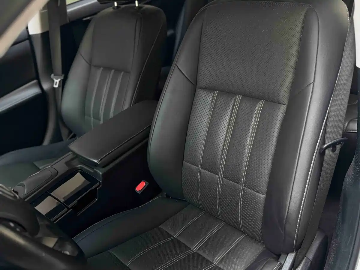 Фото 8 - Lexus ES