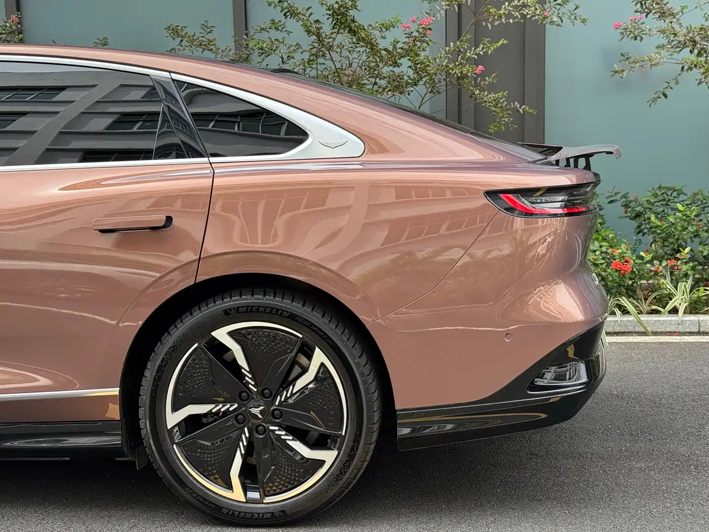 Voyah Passion 2023 2023 4WD Flagship Edition