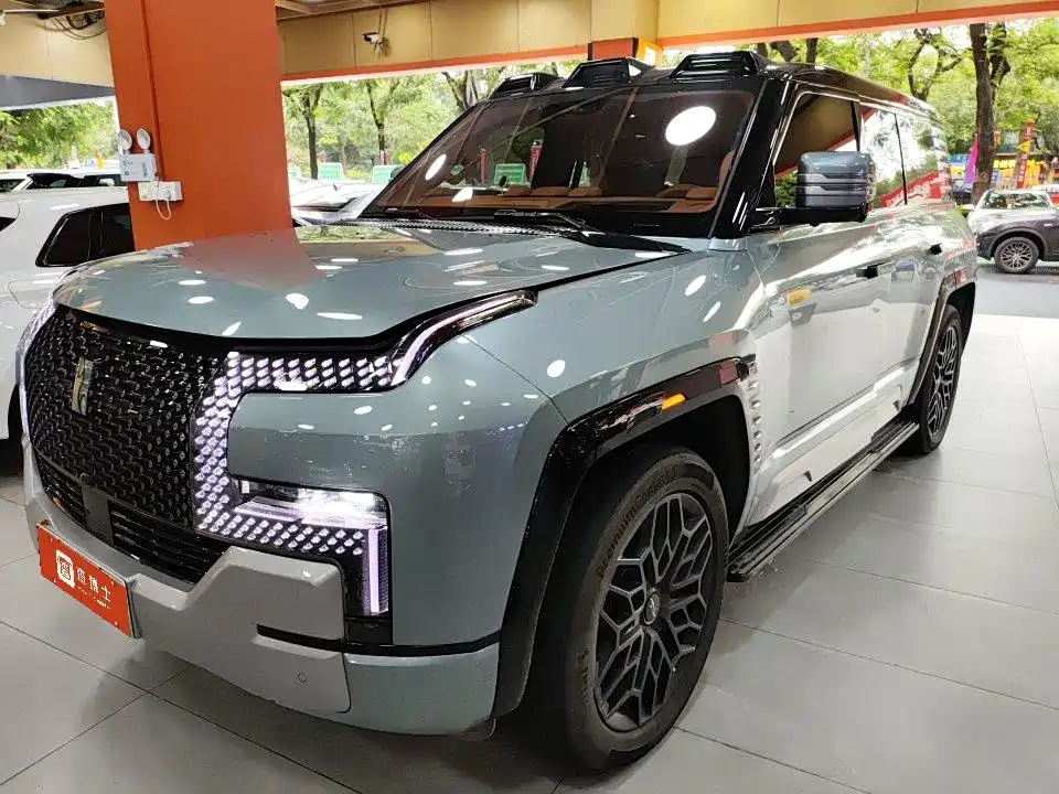 2024 Yangwang U8