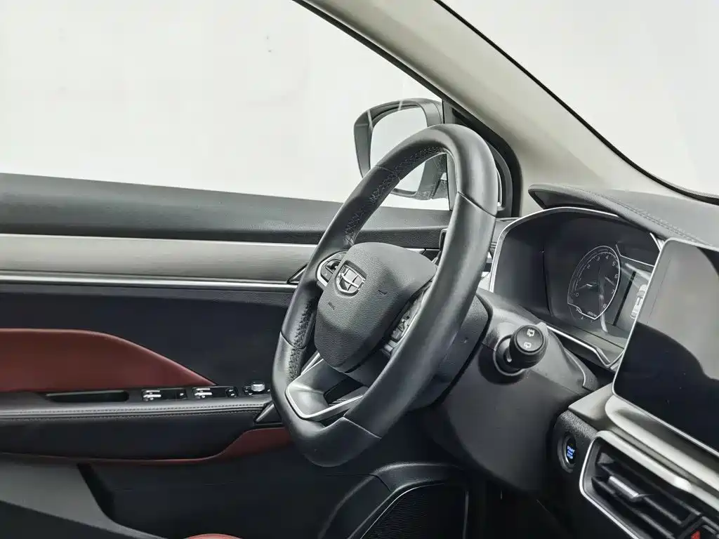 Фото 22 - Geely Coolray