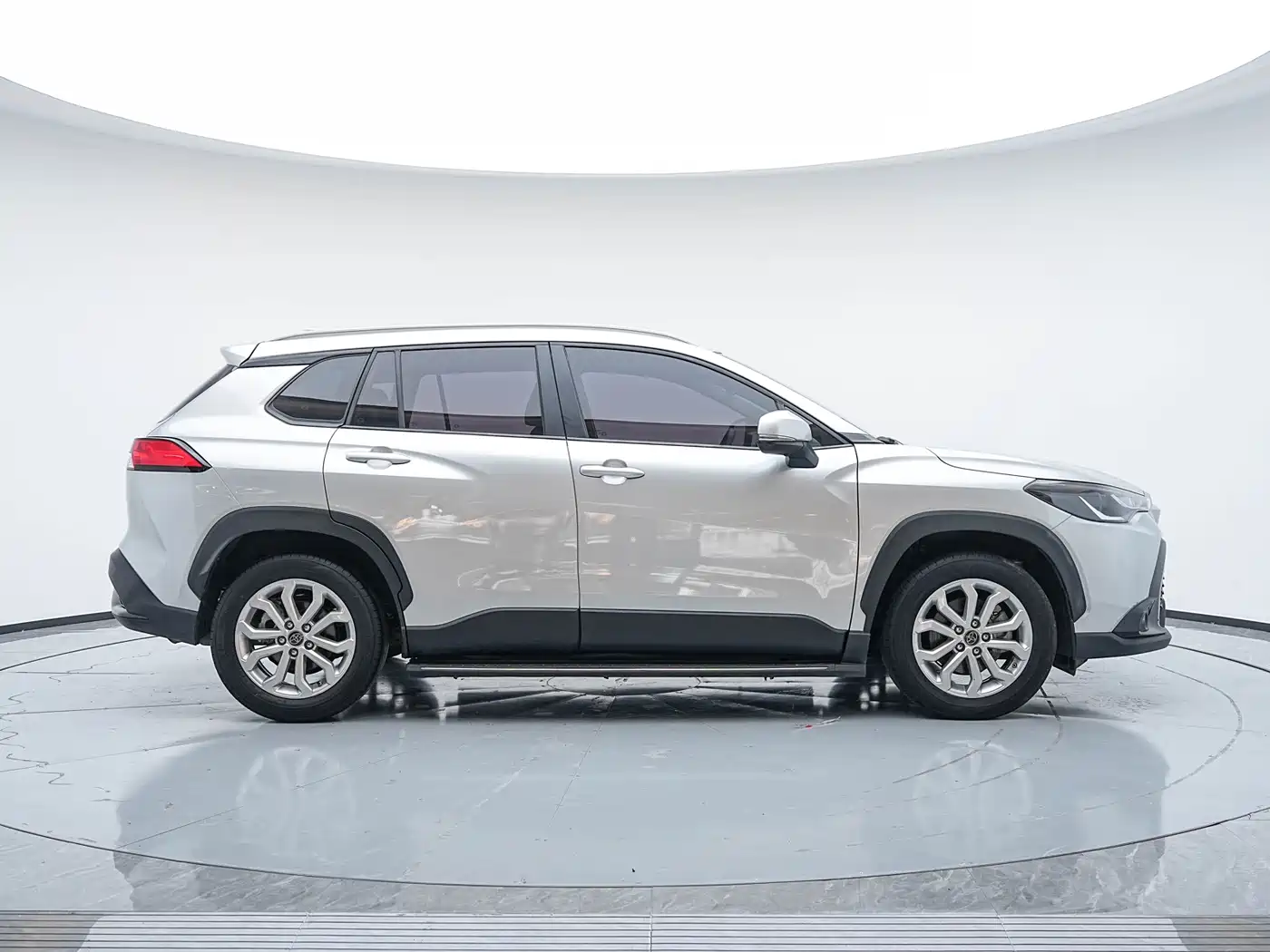 Toyota Frontlander 2023 2.0L CVT Elite Edition фото 28