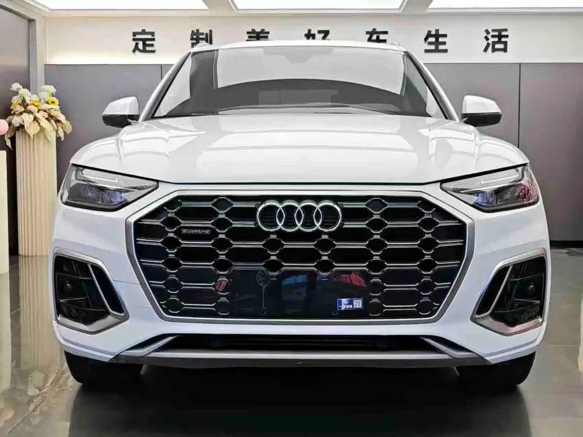 Audi Q5L 2023 40T Luxury Dynamic фото 2