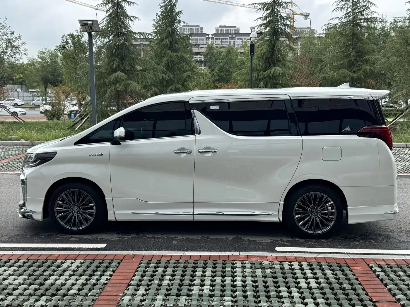 Toyota Alphard 2021 Hybrid 2.5L Premium фото 11