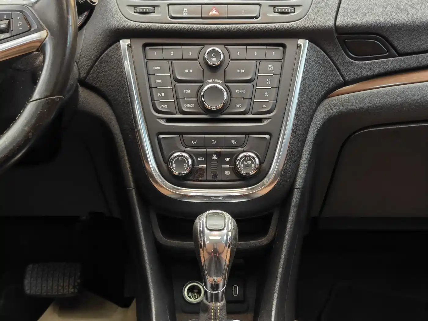 Buick Encore 2014 1.4T Automatic 2WD Urban Elite фото 18