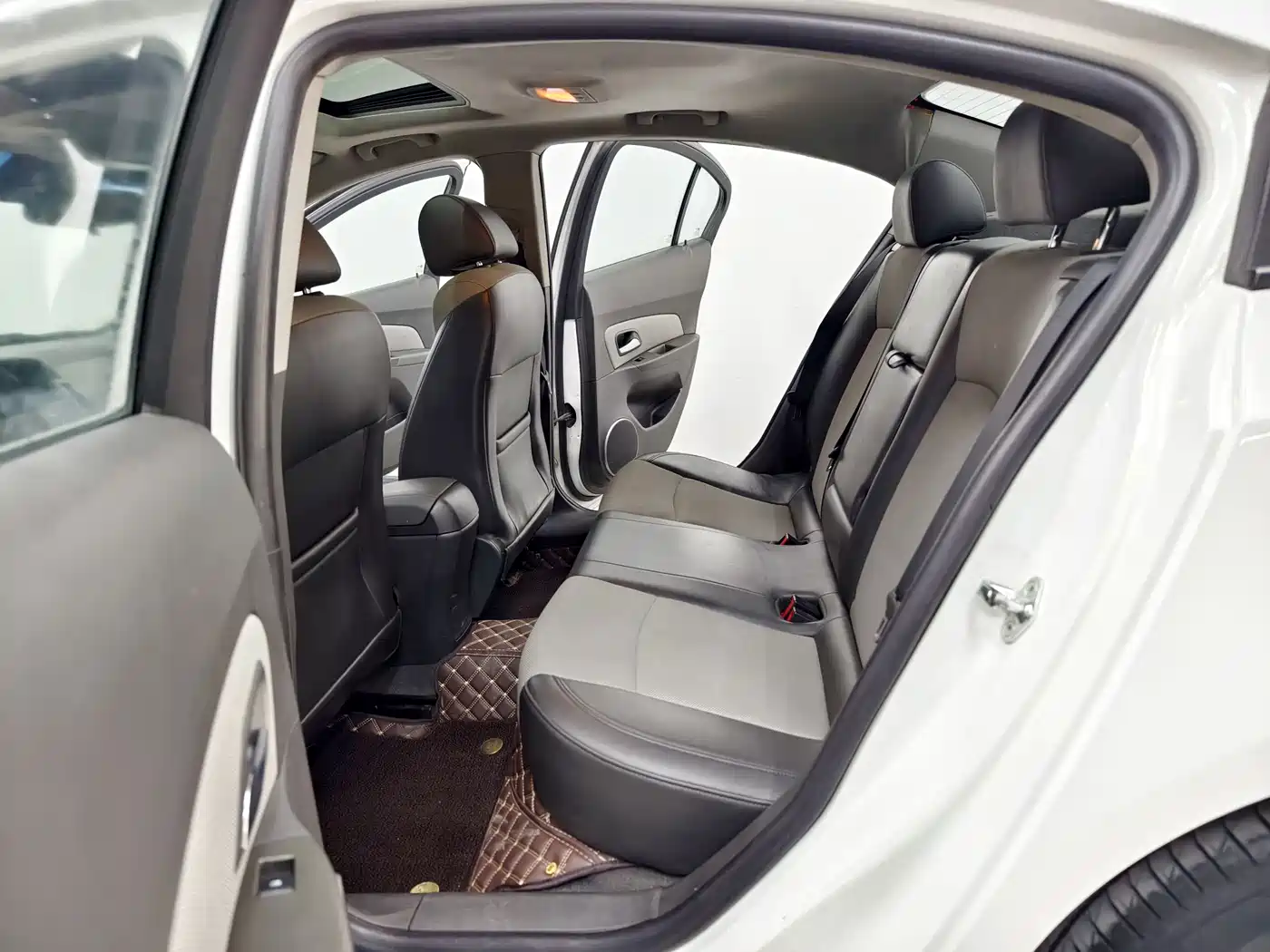 Chevrolet Cruze 2012 1.6L SE MT фото 13