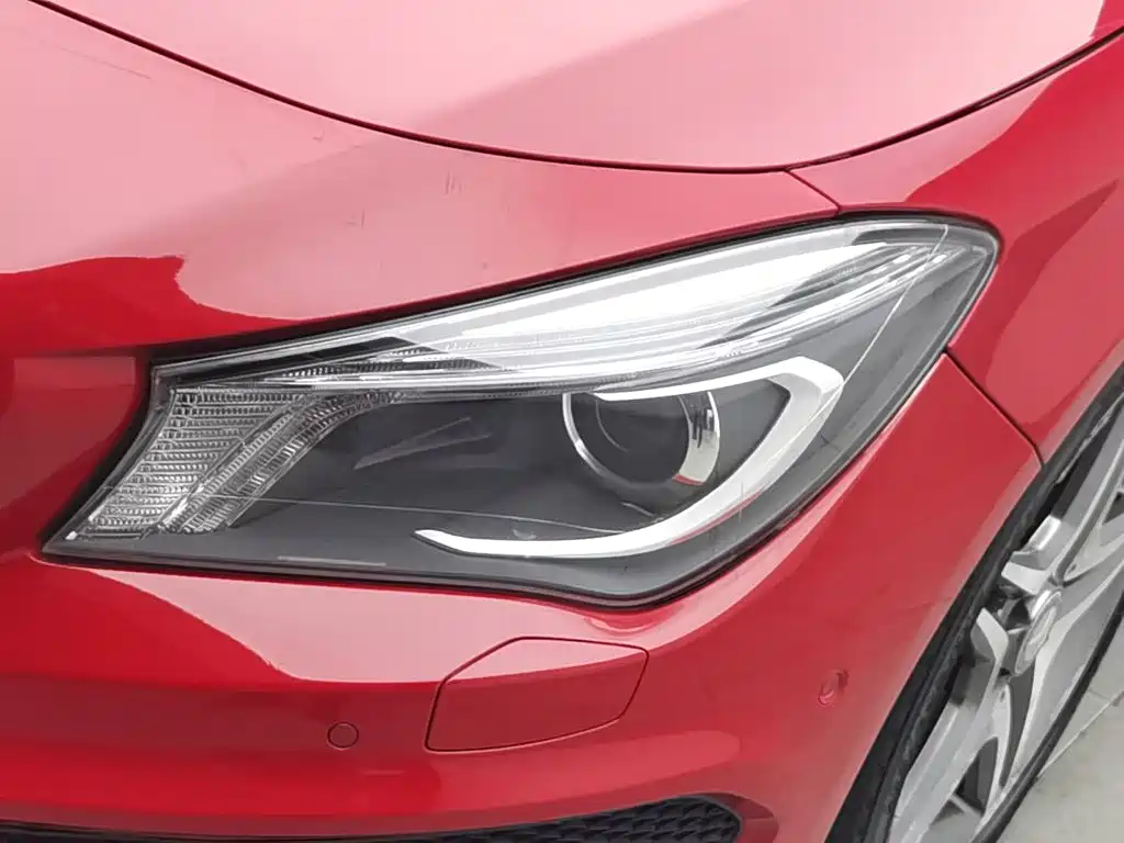 صورة 7 - Mercedes-Benz CLA (Import)