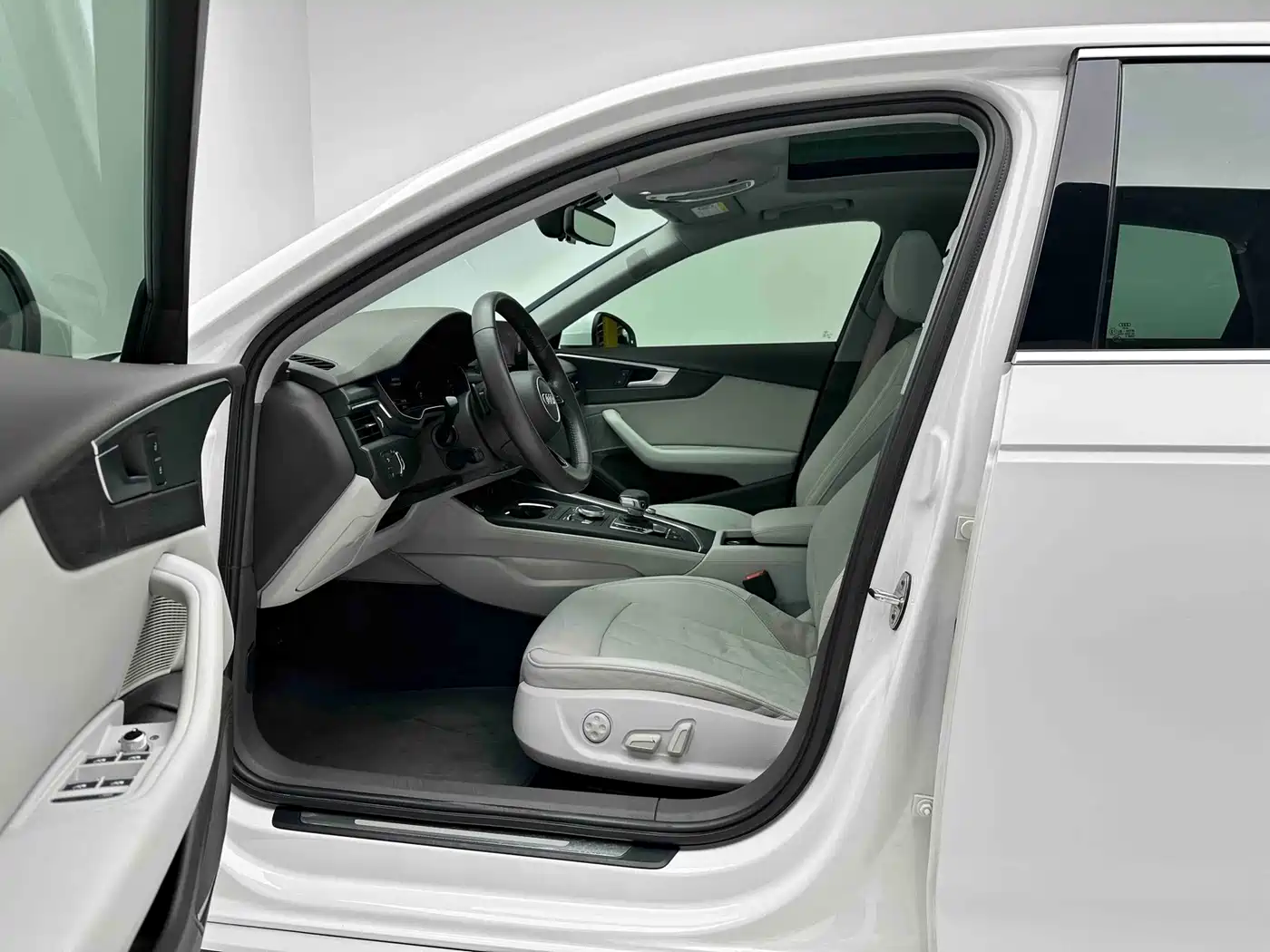 Photo 7 - Audi A4L