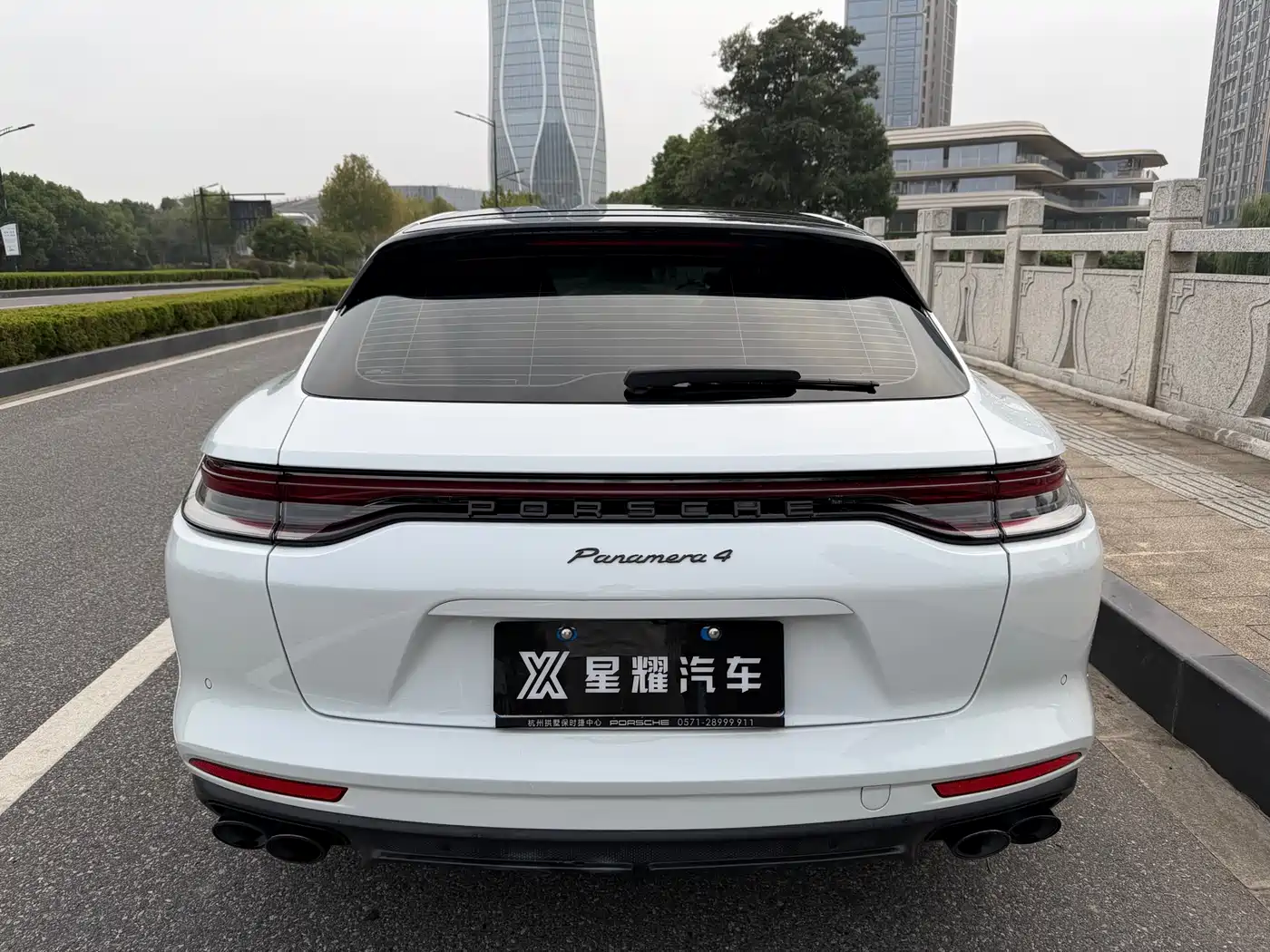 PORSCHE PANAMERA