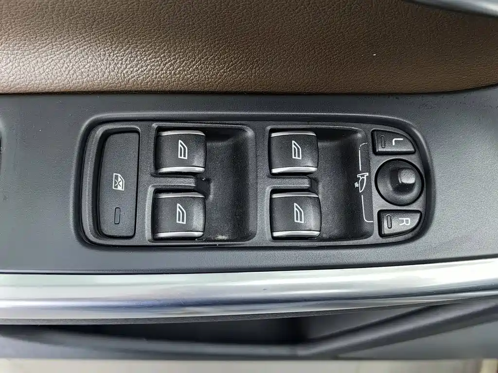 Фото 9 - Volvo XC60