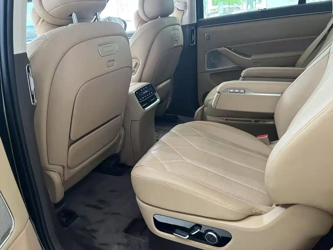 AITO Wenjie AITO M8 2025 Model Extended Range Max+ Edition 53.4kWh 6-Seater фото 8