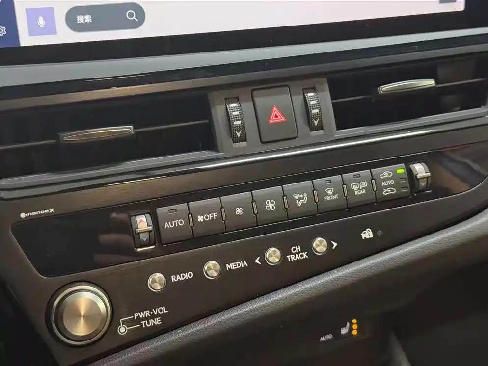 Lexus ES 2022 200 Excellence Edition фото 9