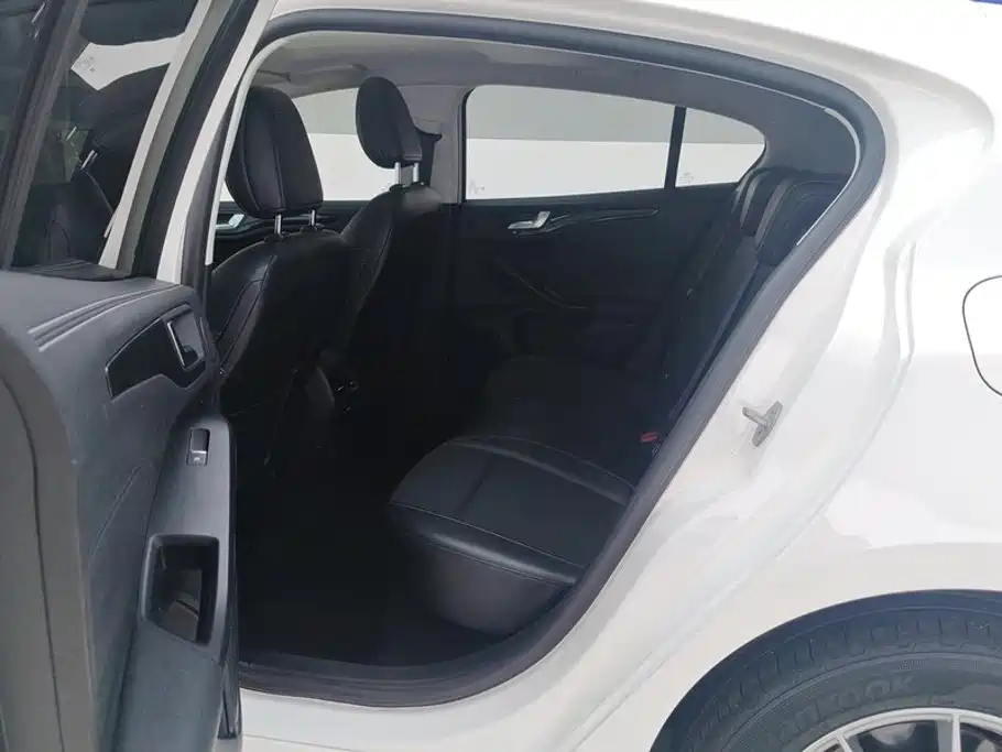 Ford Focus 2022 2021 Hatchback EcoBoost 180 Auto Trend