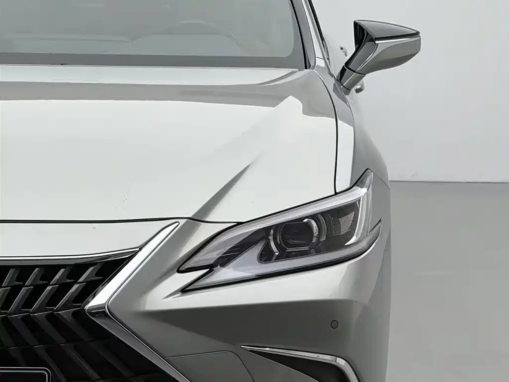 Lexus ES 2022 200 Excellence Edition фото 11