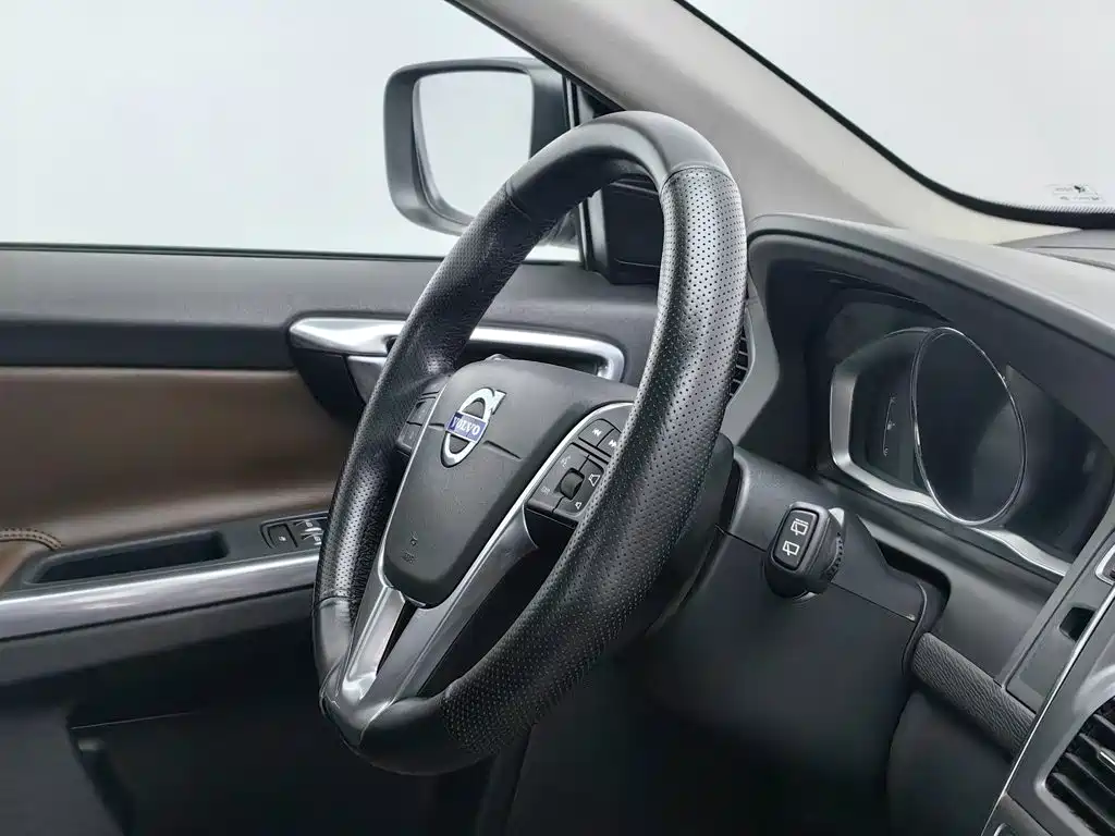 Фото 22 - Volvo XC60