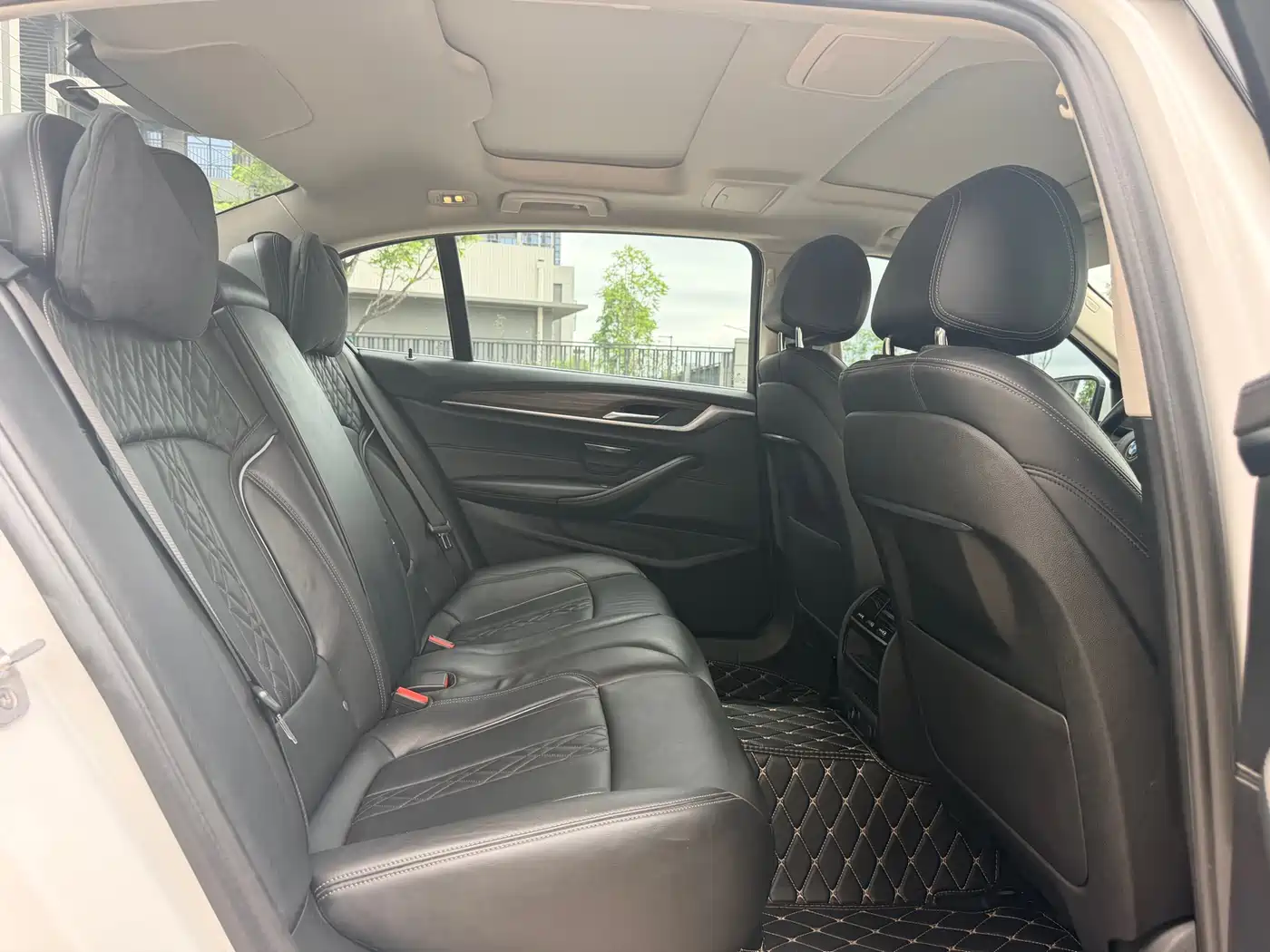 BMW 5 Series New Energy 2019 530Le Luxury Package фото 9