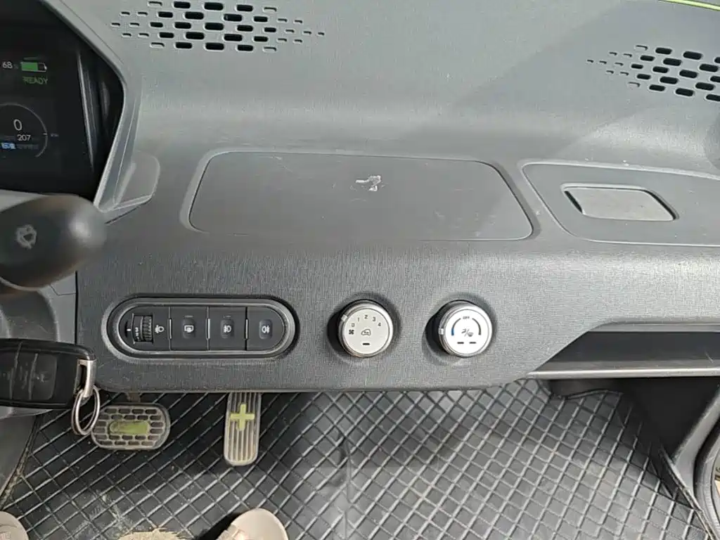 Photo 13 - Baojun E100