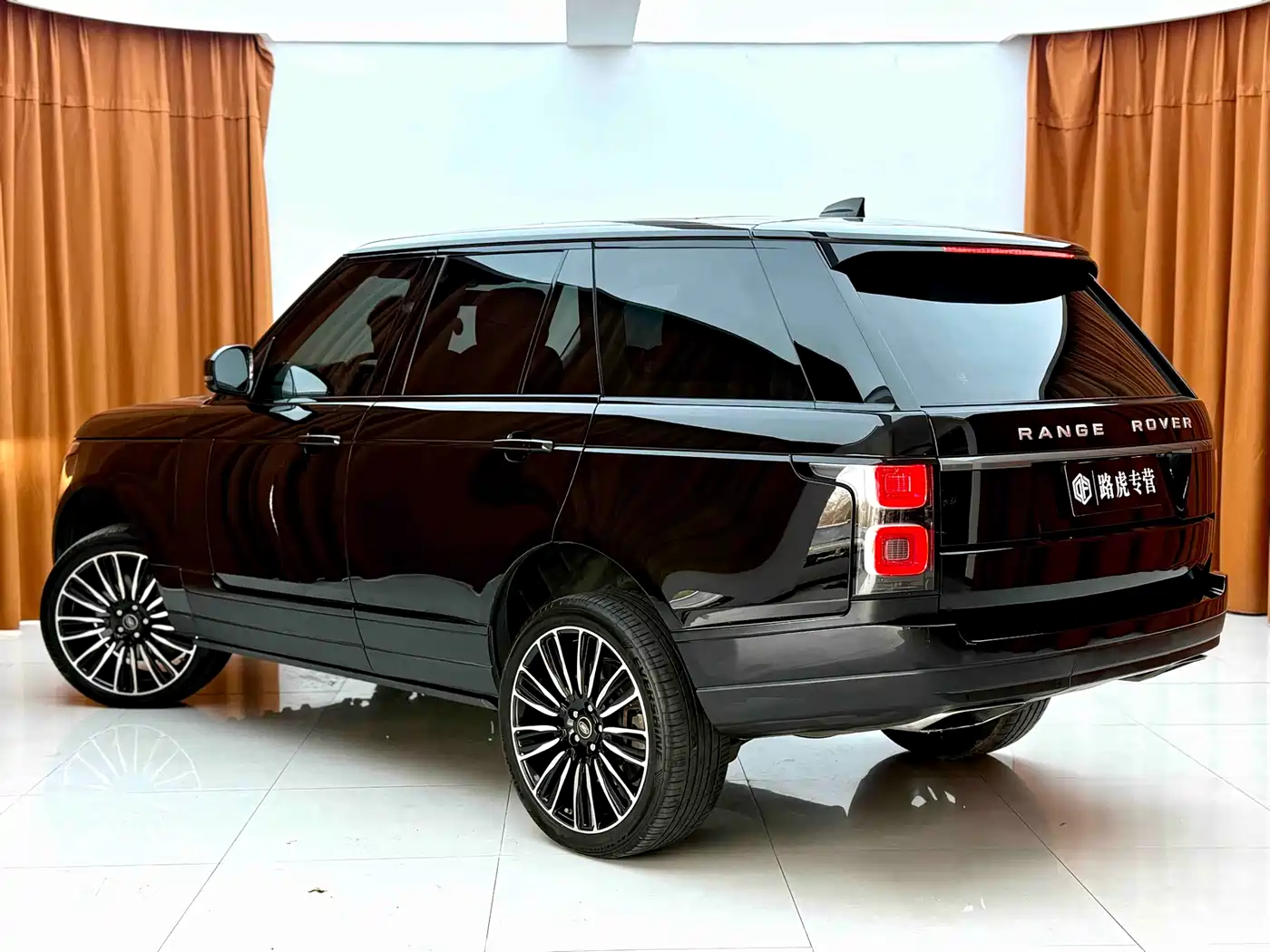 Land Rover Range Rover 2019 3.0 SC V6 Golden Age Edition фото 6
