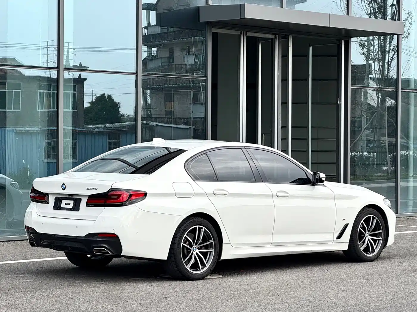 BMW 5 Series (Import) 2021 525i M Sport Package фото 6