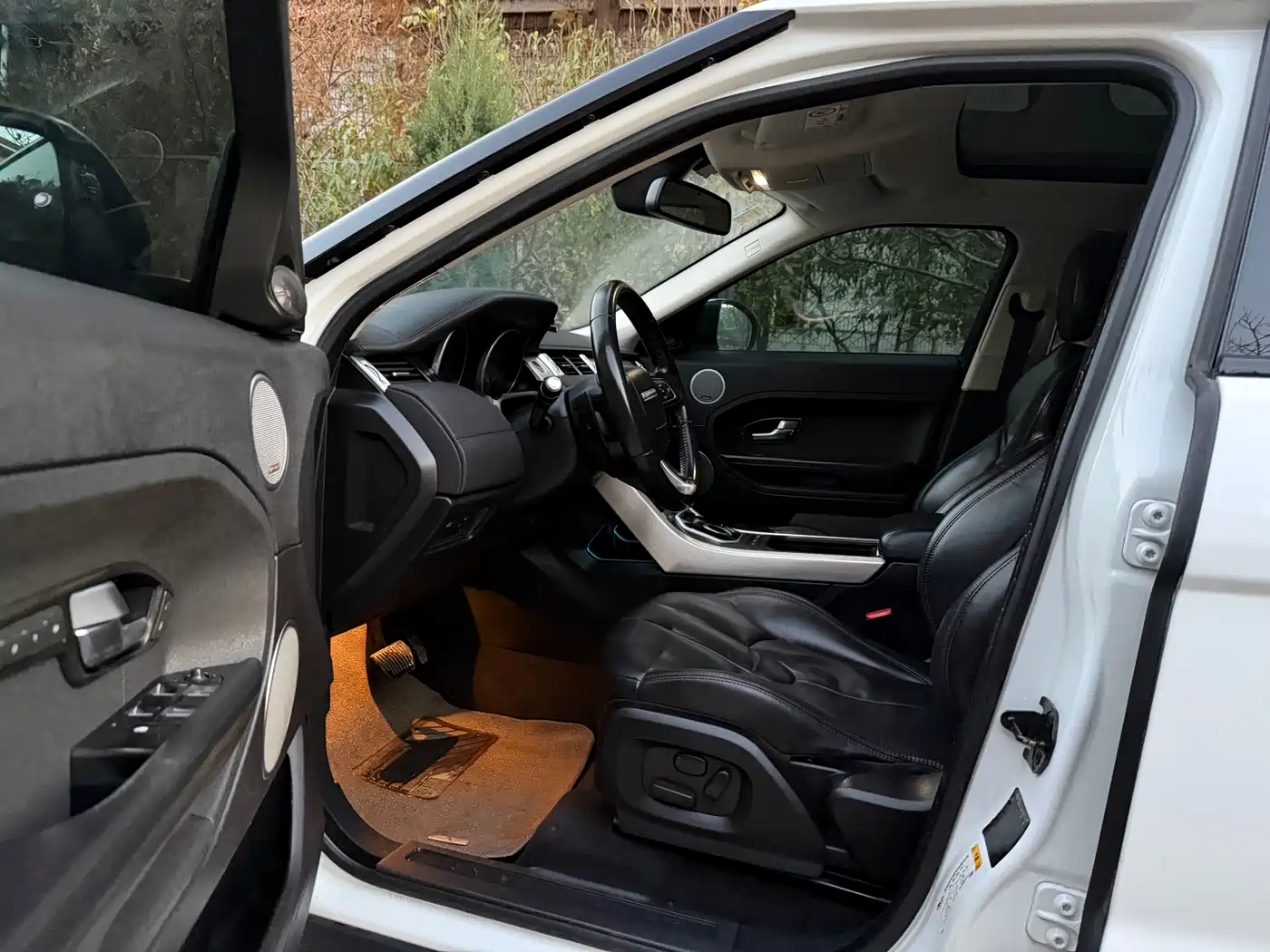 Land Rover Range Rover Evoque 2015 2.0T 5-Door Fashion Edition фото 5