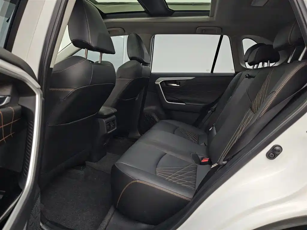 Toyota RAV4 Rongfang 2024 2.0L CVT FWD Style Plus Edition фото 12