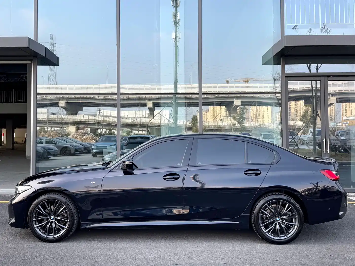 BMW 3 Series 2024 325Li M Sport Shadowline Package фото 5
