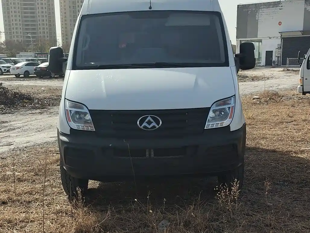 SAIC Maxus Xintu V80 2015 2.5T Manual Proud Transporter Edition Short Wheelbase Medium Roof фото 2