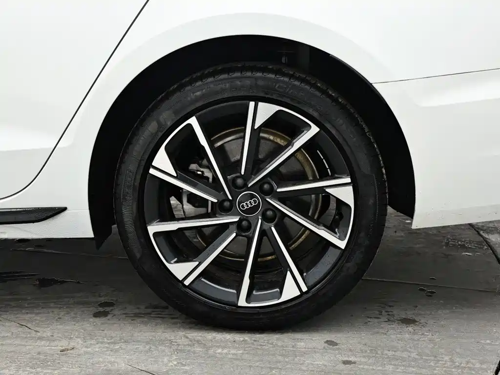 Audi A4L 2026 2025 2 Million Celebration Edition 40 TFSI Fashion Dynamic