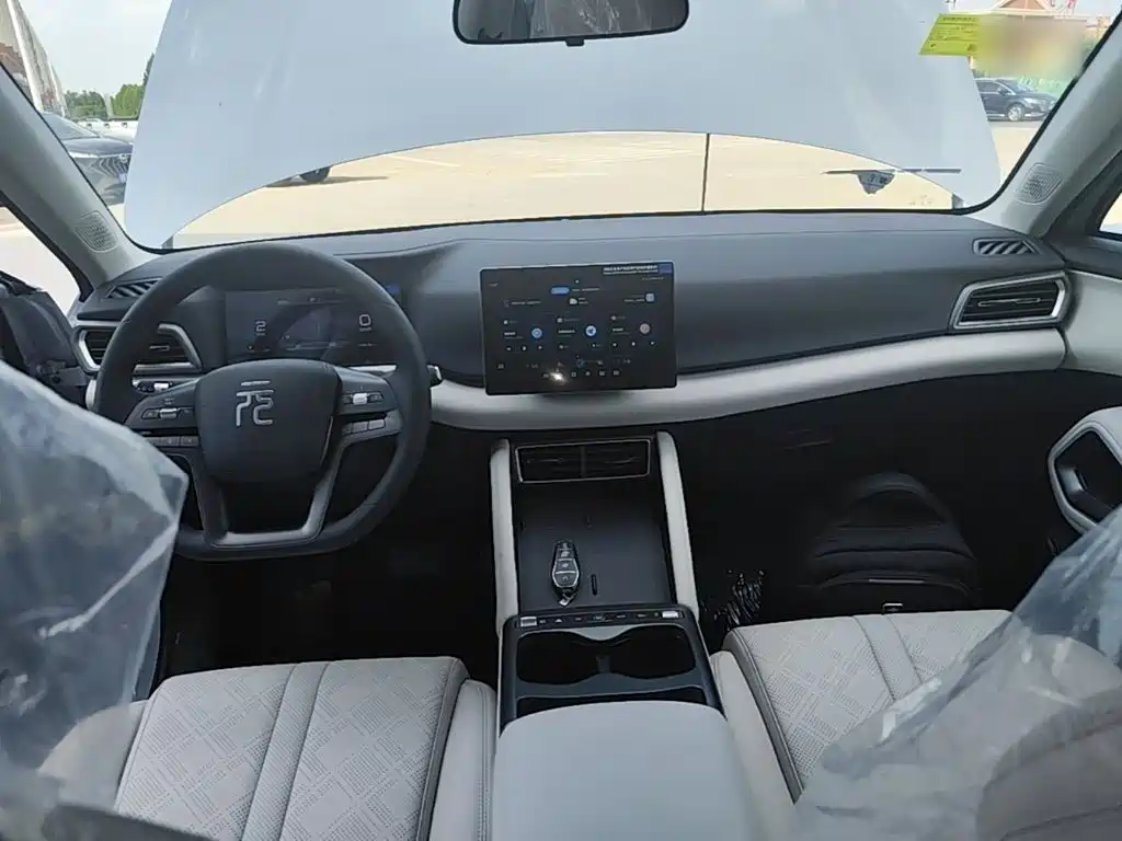 BYD Yuan UP 2026 2025 Model 301KM Navigator