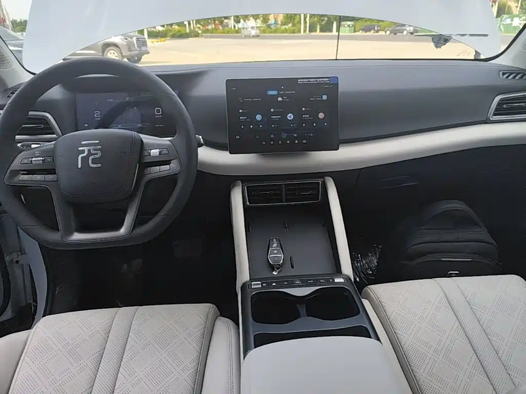 BYD Yuan UP 2026 2025 Model 301KM Navigator