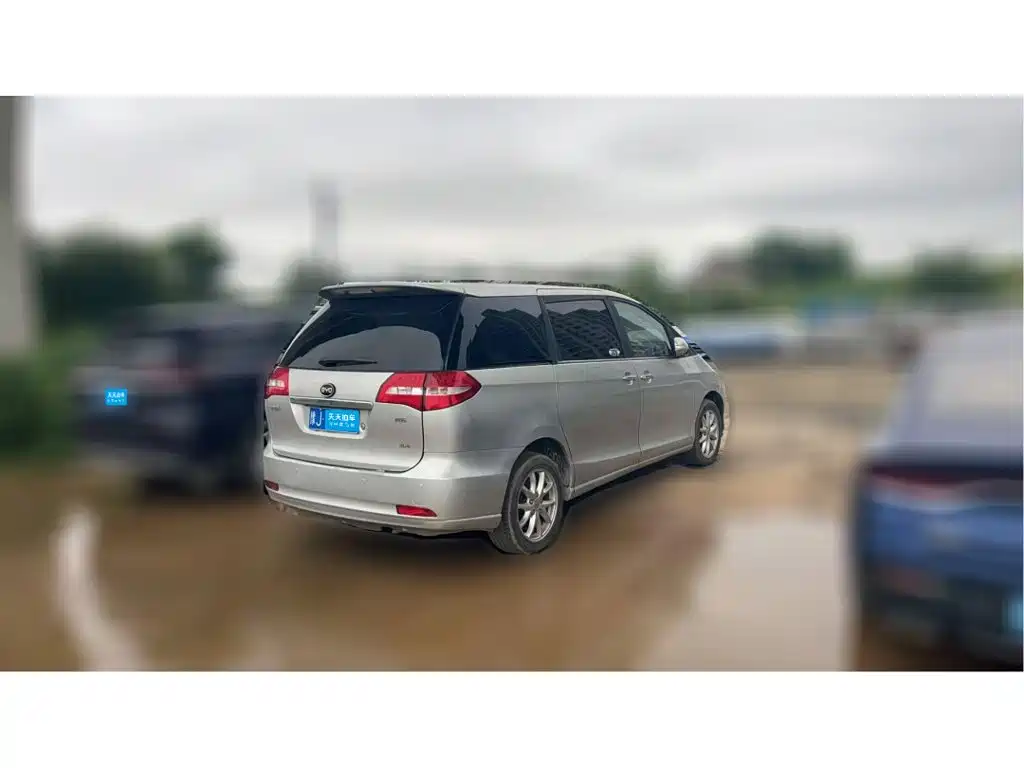 BYD M6 2015 2013 2.4L Manual Luxury