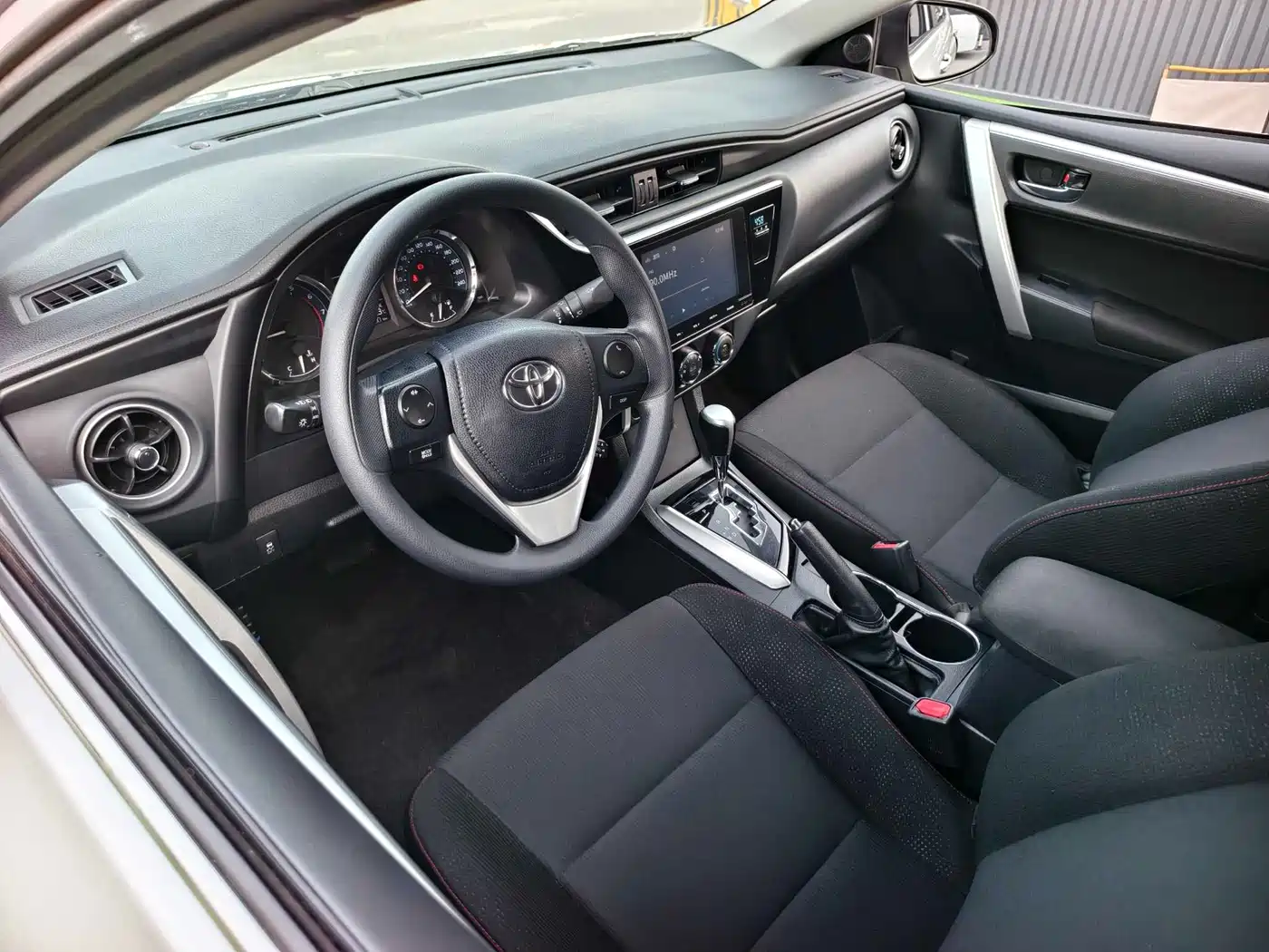 Toyota Corolla 2018 1.2T S-CVT GL-i Smart Shine Edition фото 10