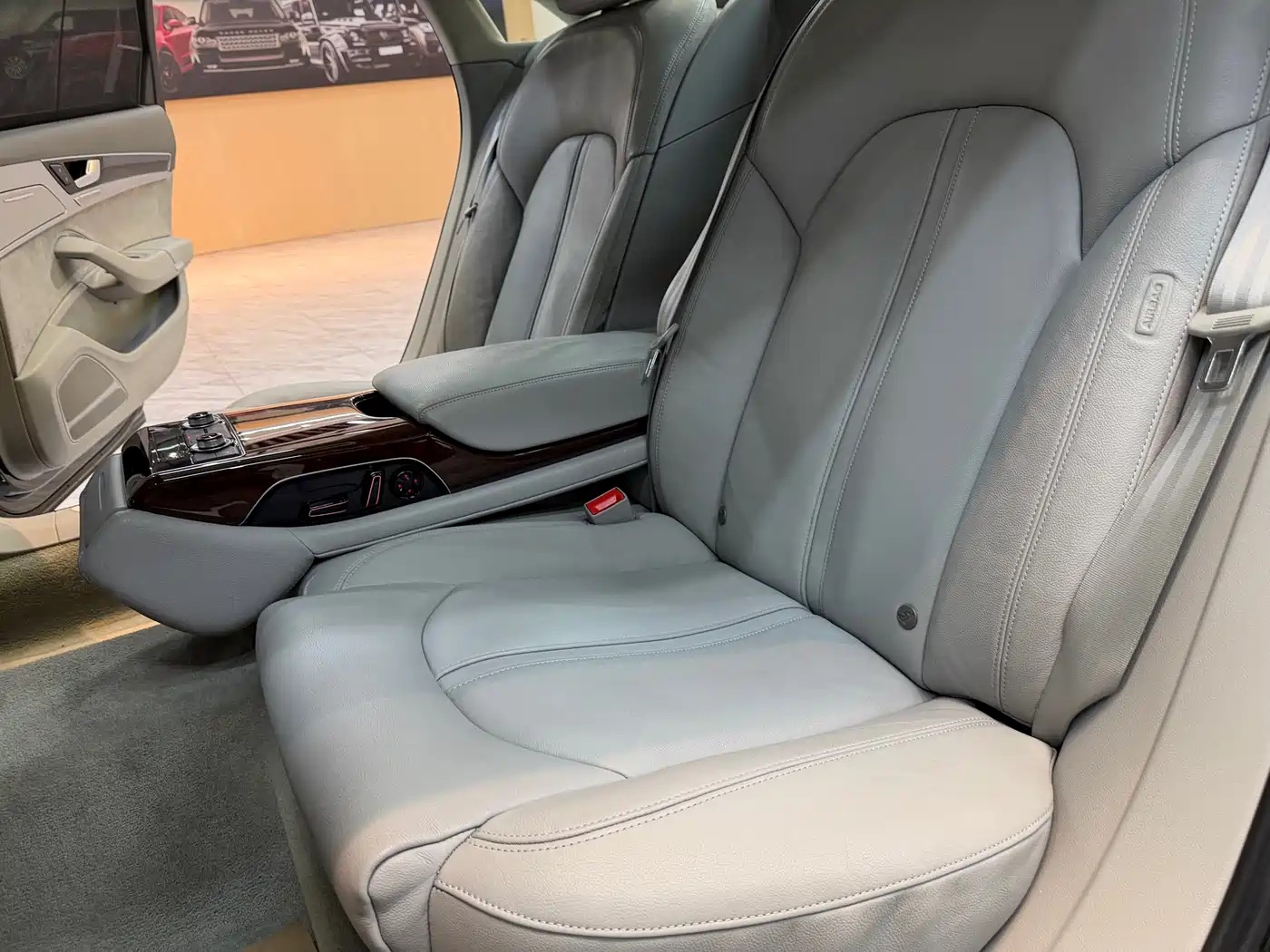 Audi A8 2012 A8L 50 TFSI quattro Comfort фото 12